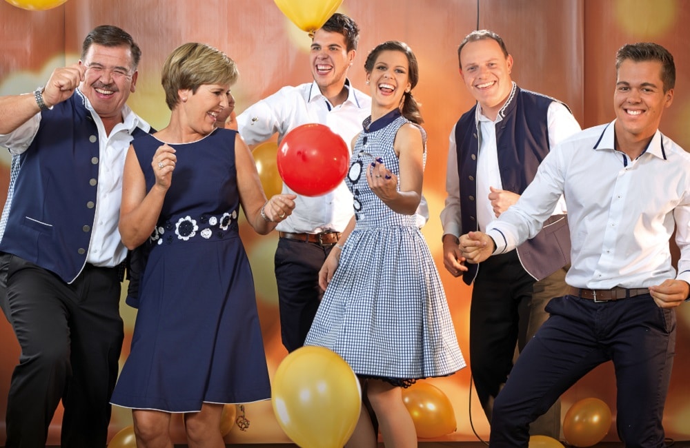 Oesch´s die Dritten Blütenfest Meransen 2022- Südtirol -Konzerte - Musikreisen - Unterkunft