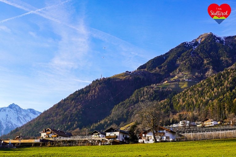 Dorf-Tirol-Blick-Muthoefe