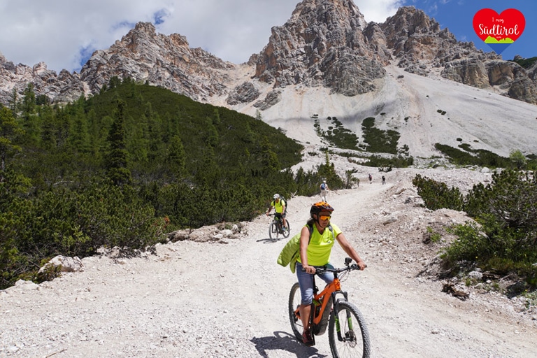 Auf dem Rückweg mit dem E-Bike von der Lavarellahütte