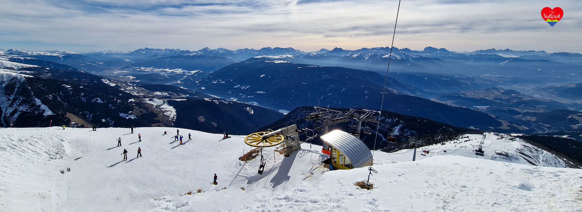 Meransen Wellnesshotel Skitag Gitschberg Blick 500 Berggipfel Winter