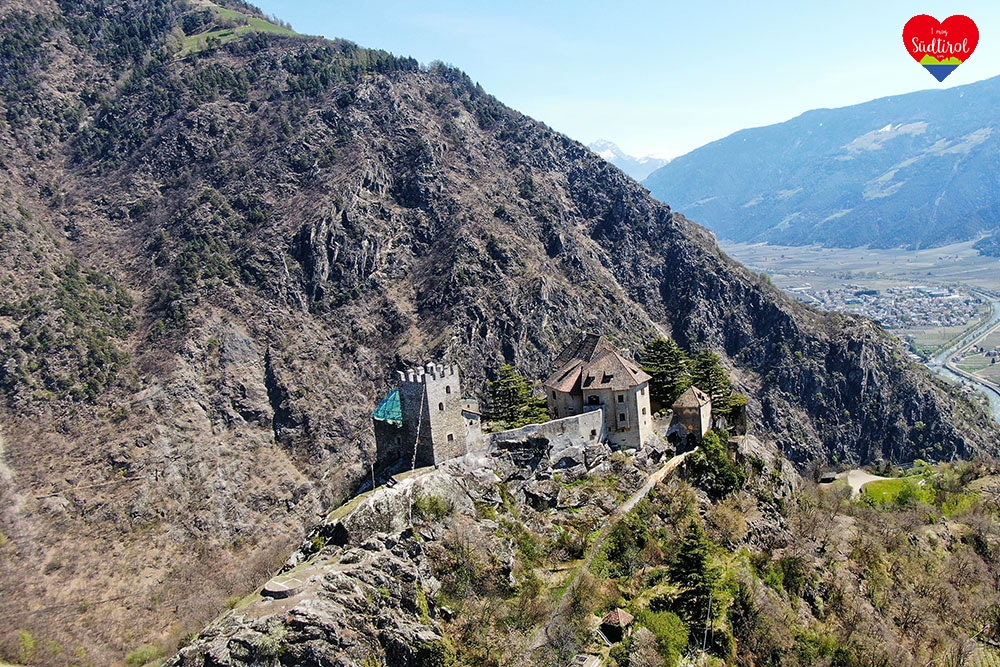 Read more about the article Wanderung zum Schloss Juval [+VIDEO]